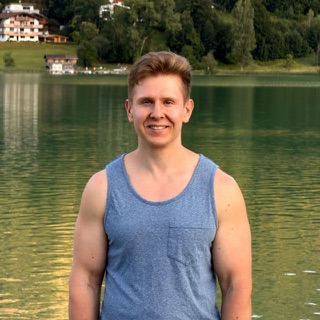 Joe Waldow an einem See in Österreich